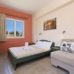 Apartment Theodora &