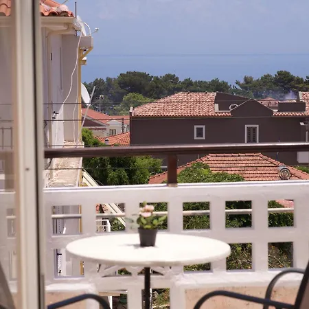 Apartmán Theodora & *